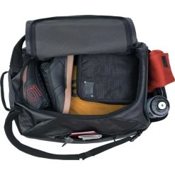 EVOC DUFFLE BAG 40 CARBON GREY BLACK 23 -DEUTER Shop 9 114957 duffle bag 40 carbon grey black 401221123 03